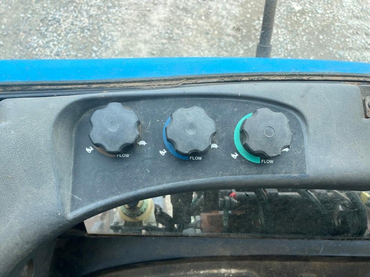 new-holland-tv140-image-43