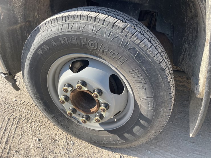 #1008-•-2012-chevy-3500-utility-truck,-(has-title)-image-11