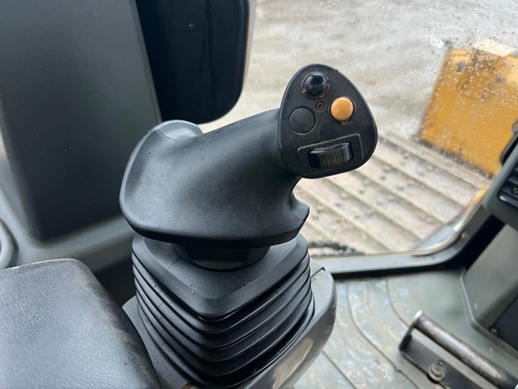 2020-caterpillar-d5k2-lgp-image-31