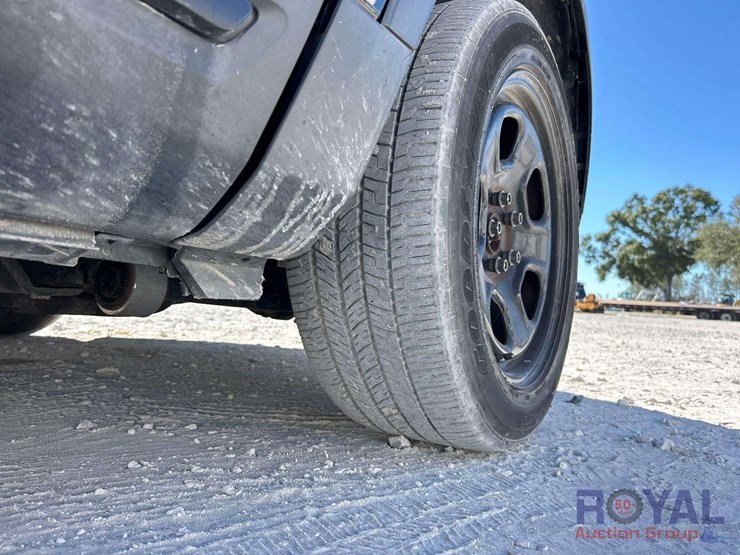 2016-ford-explorer-image-25