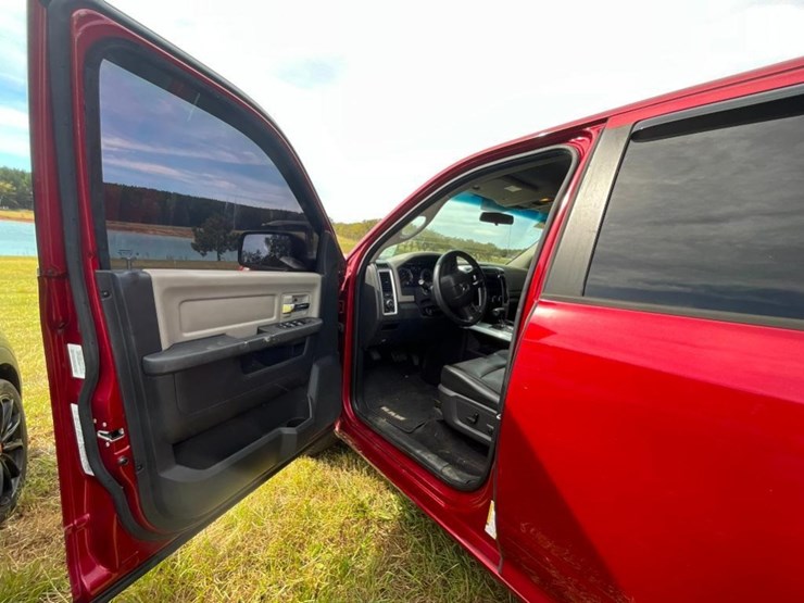 2012-dodge-ram-1500-image-19