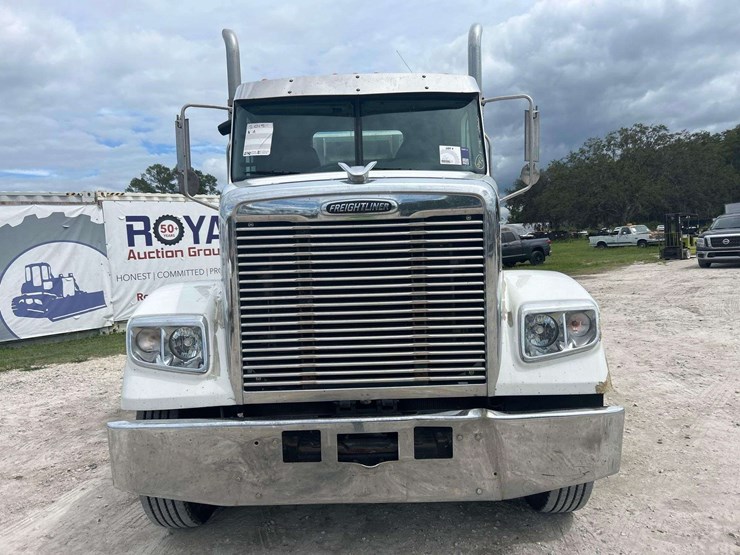 2015-freightliner-122sd-image-20