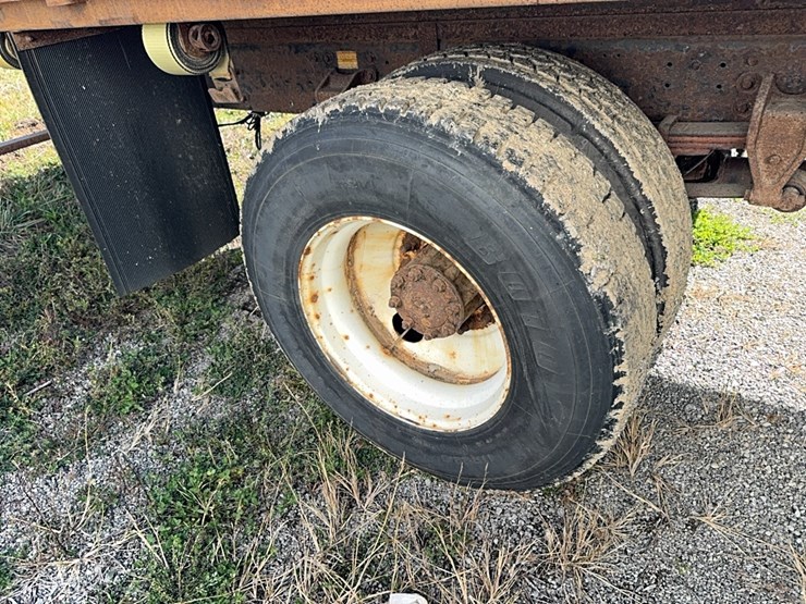 2018-hino-268-image-12