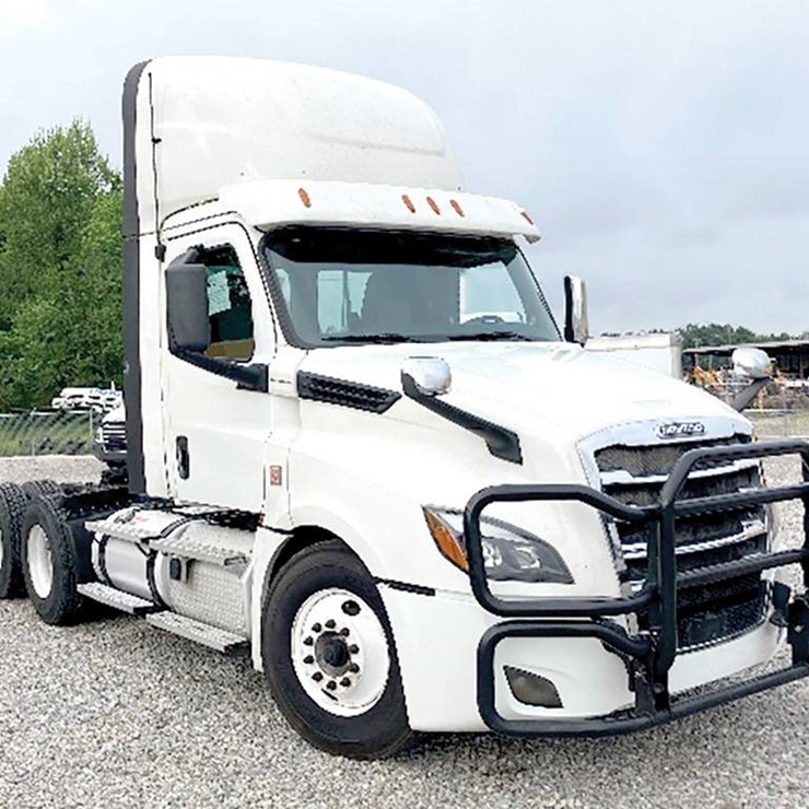 FREIGHTLINER CASCADIA 126