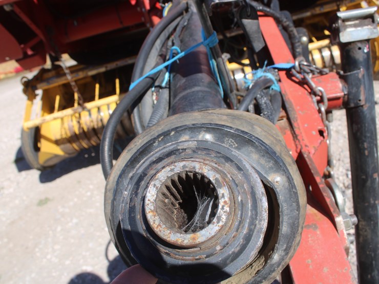 new-holland-br780-image-8