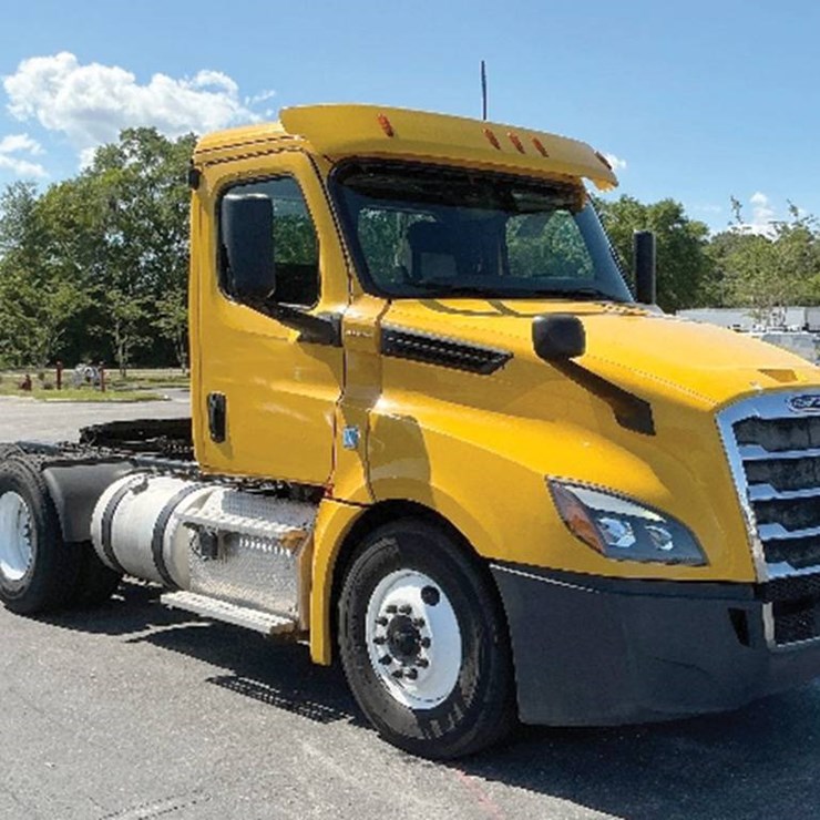 FREIGHTLINER CASCADIA 126
