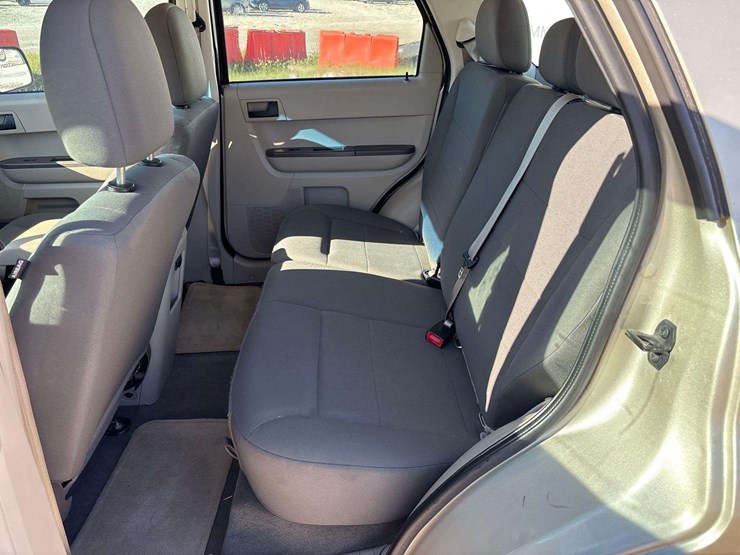 2011-ford-escape-image-23