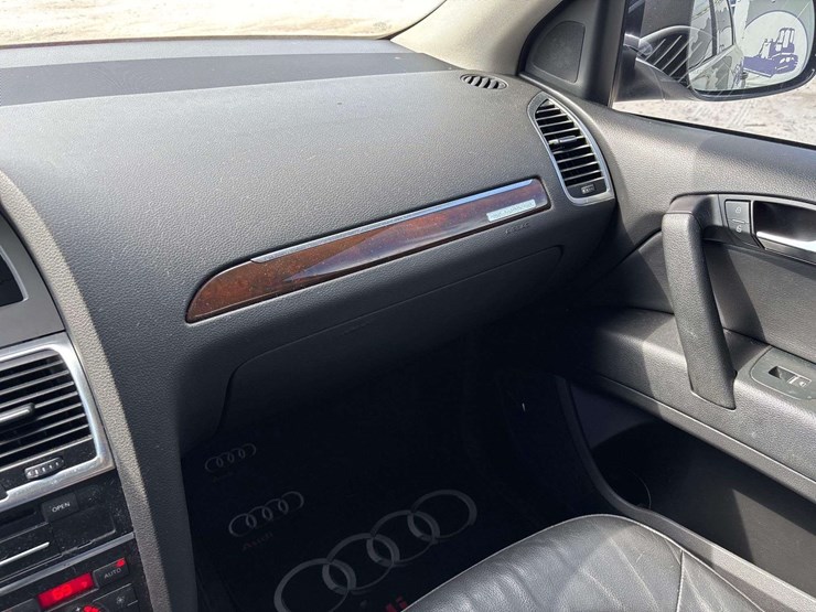 2012-audi-q7-premium-plus-awd-suv-image-18