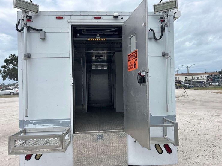 2012-ford-f550-image-28