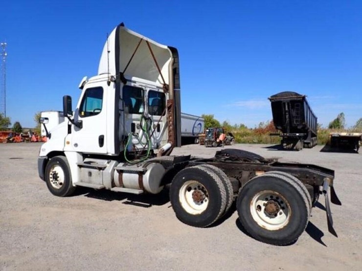 2016-freightliner-cascadia-t/a-hiway-tractor---day-image-7