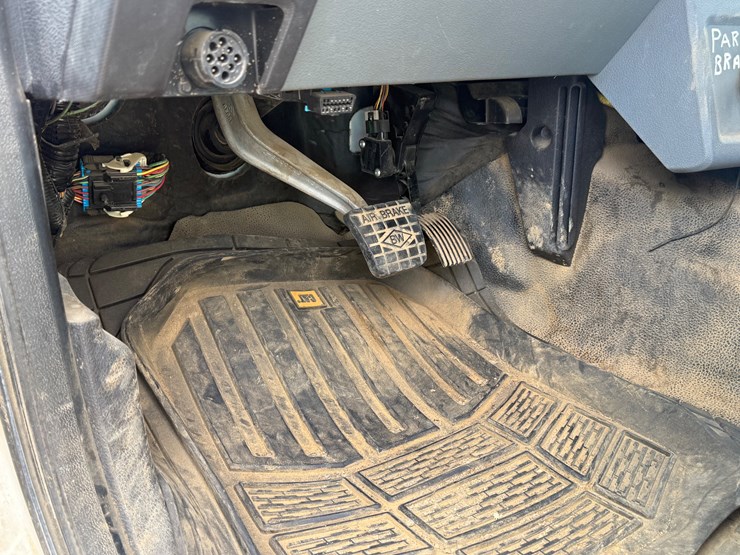 2015-ford-f650-image-35