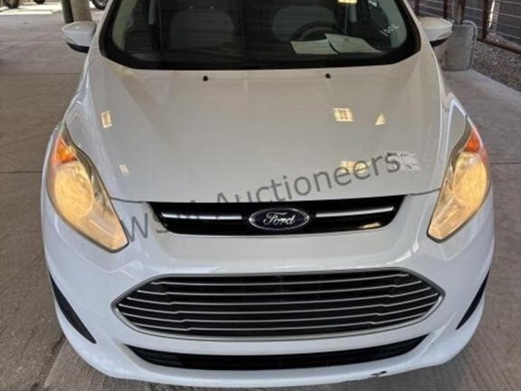 2014-ford-c-max-hybrid-se-wagon-image-3