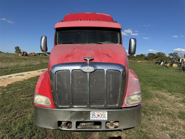 2005-peterbilt-387-image-2