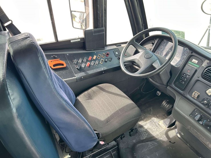 2007-freightliner-b2-image-11