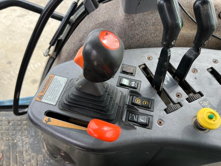 new-holland-8770-image-30