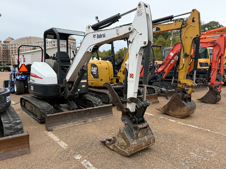 2013-bobcat-e35-image-1