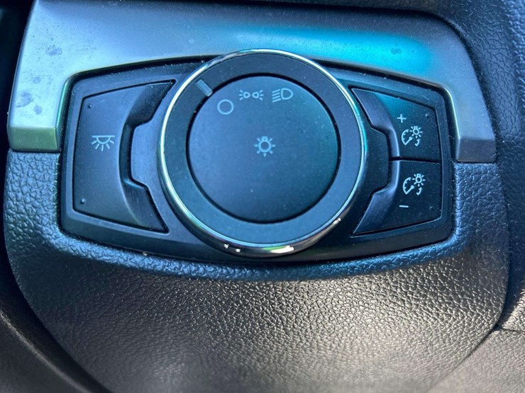 2015-ford-explorer-image-16