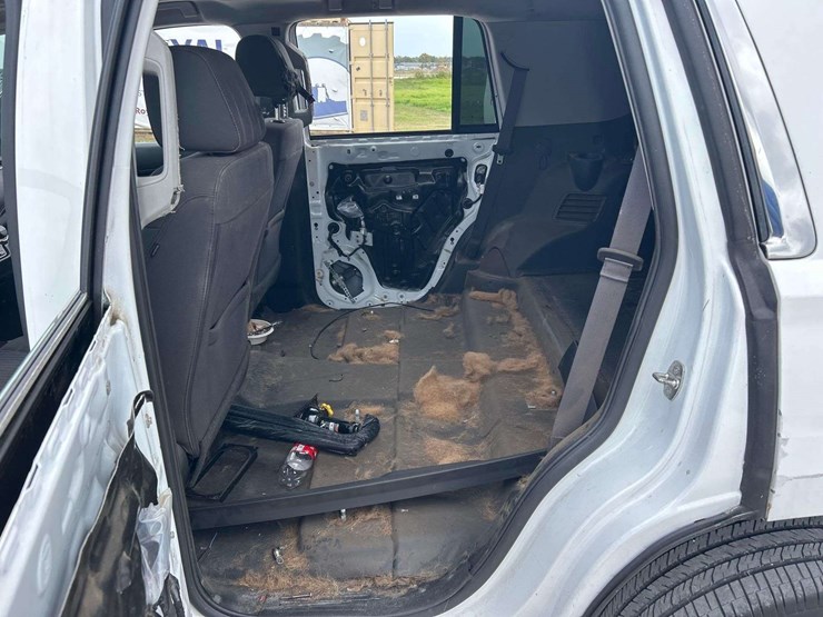 2016-chevrolet-tahoe-image-18