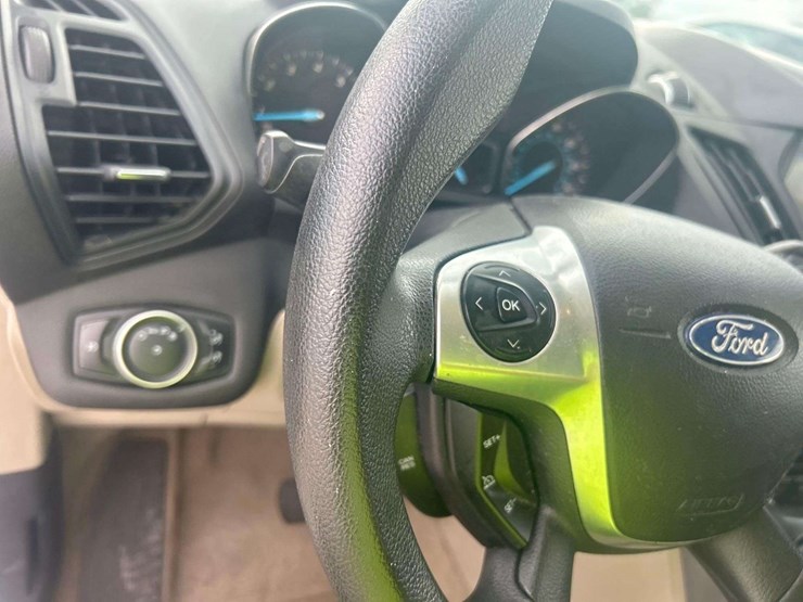 2016-ford-escape-se-image-14