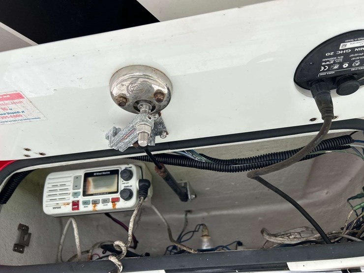 2014-glasstream-360-scx-twin-400r-mercury's-with-triple-axle-aluminum-trailer-image-17