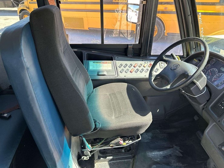 2009-freightliner-b2-image-18