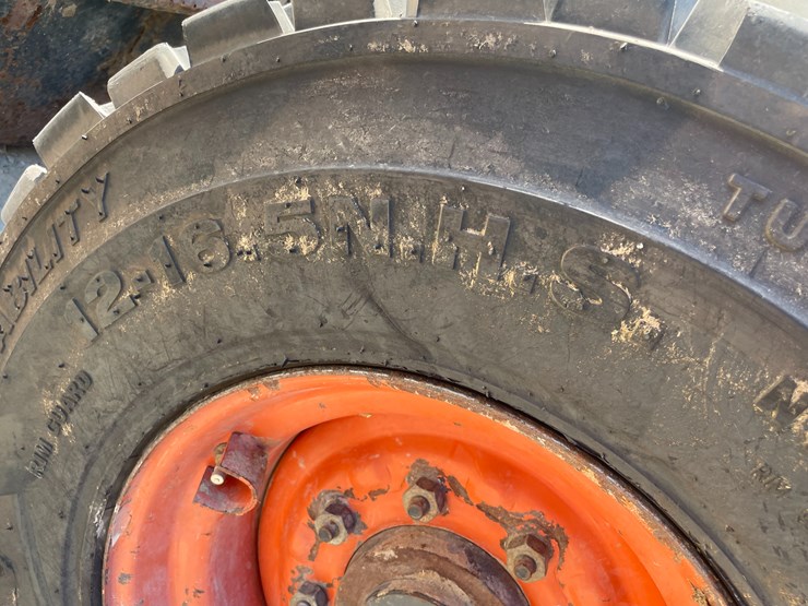 2011-bobcat-s650-image-20