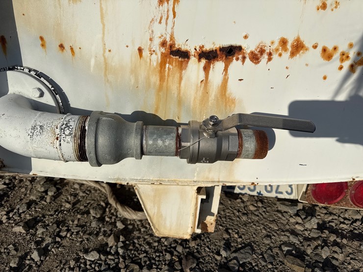 #5024-•-agm-agmc9l-~2000gal-water-tank-truck-bed-inv#-5024-image-7