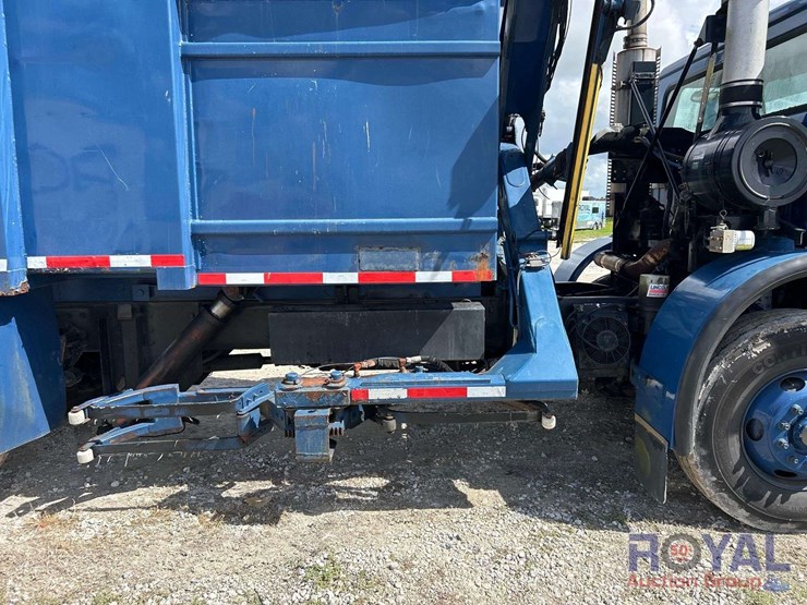 2005-autocar-wxr-heil-rear-loader-garbage-truck-image-14