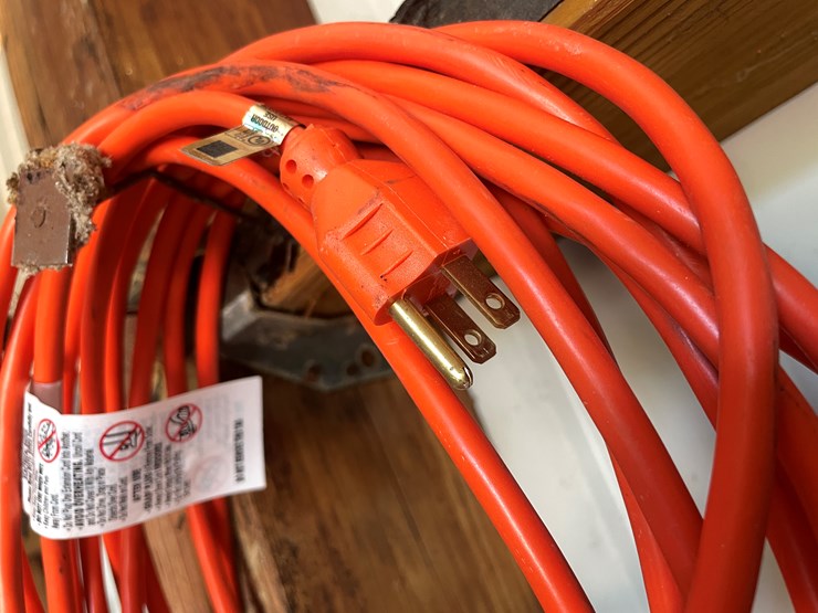 #1071-•-extension-cord-and-jumper-cables-image-4