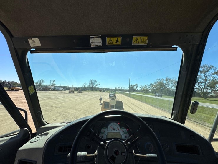 2007-caterpillar-725-image-25