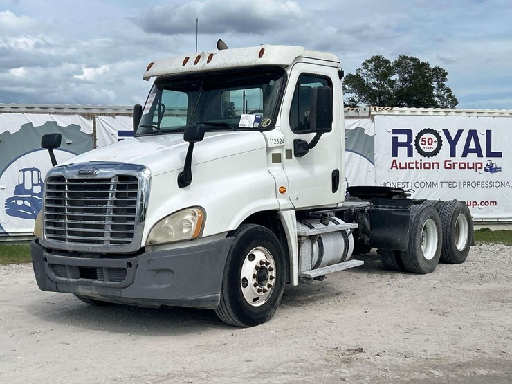 2015-freightliner-cascadia-125-image-1