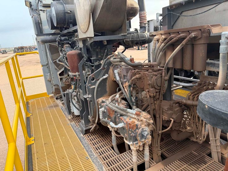 2014-caterpillar-c18-image-10