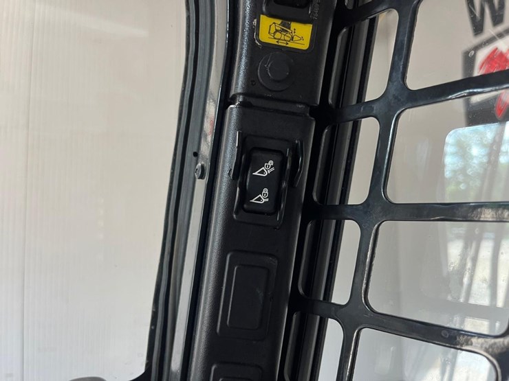 2023-bobcat-s650-image-28