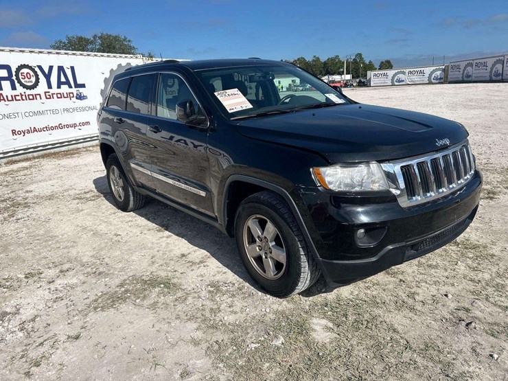 2013-jeep-grand-cherokee-laredo-image-2