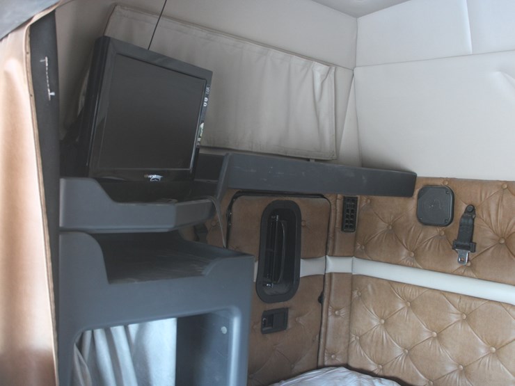 #2045-•-#2045--2013-mack-chu613-semi-tractor-image-50