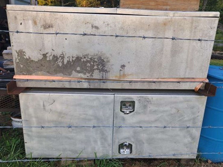 two-aluminum-spread-axle-tool-boxes-24"x60"-image-4