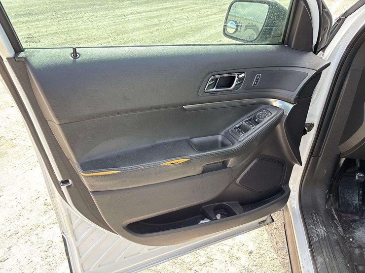 2014-ford-explorer-image-11