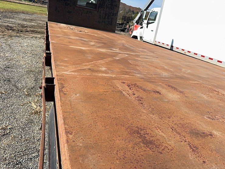 2018-hino-268-image-14