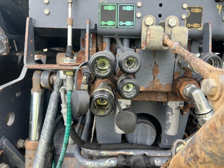 new-holland-tv140-image-16