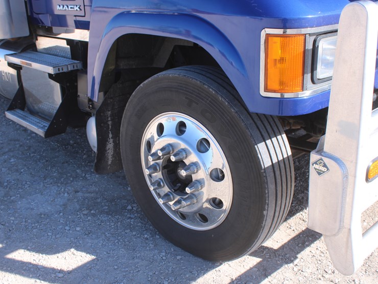 #2045-•-#2045--2013-mack-chu613-semi-tractor-image-33