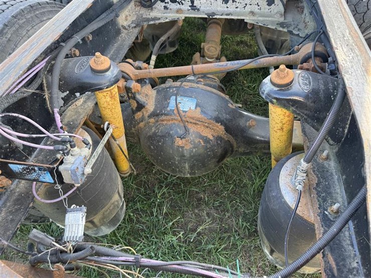 2005-peterbilt-387-image-43