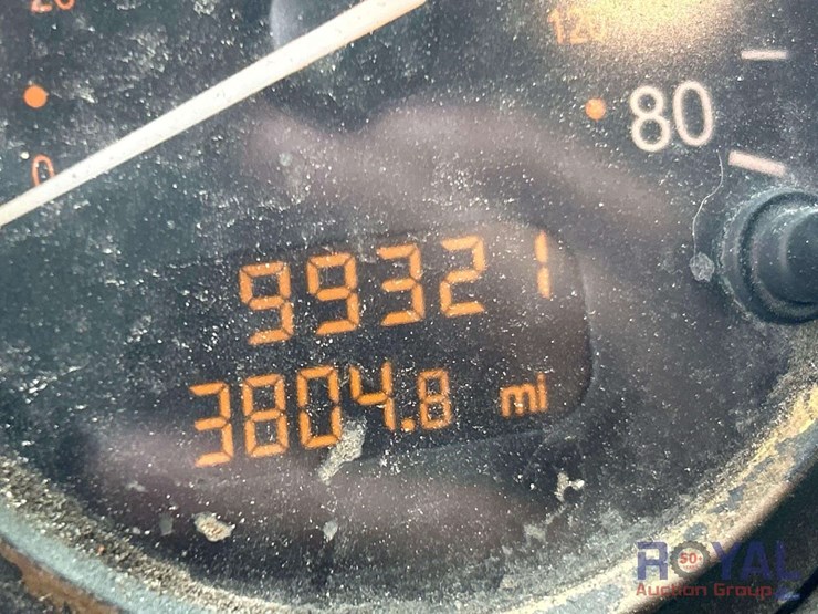 2015-peterbilt-320-image-6