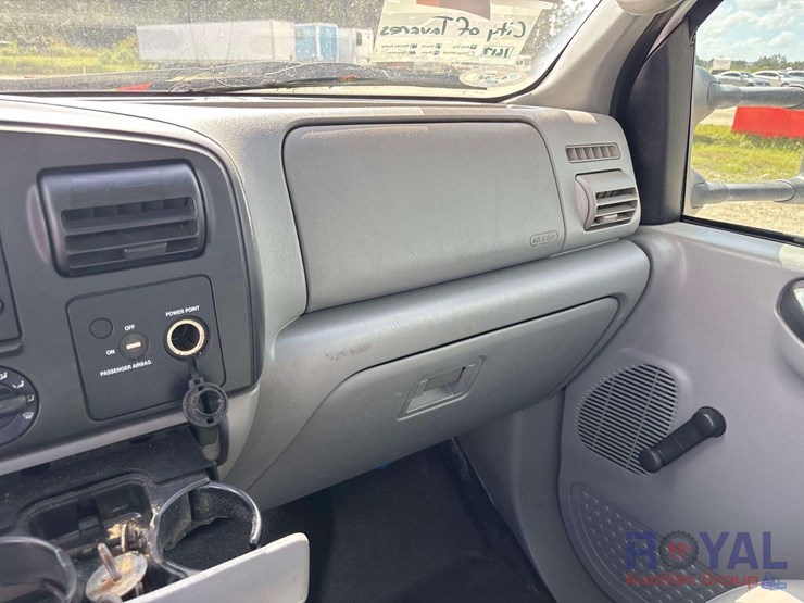 2007-ford-f-450-4x4-cab-and-chassis-truck-image-17