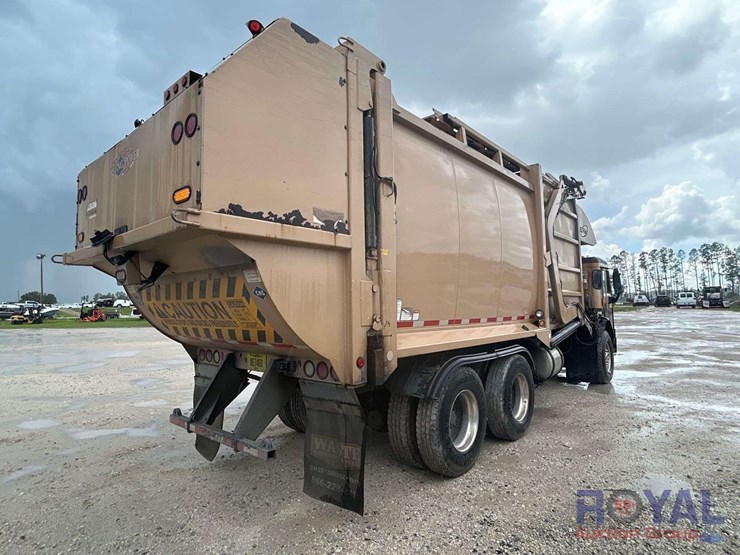 2016-peterbilt-320-image-3