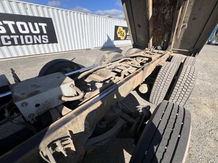 2009-international-7600-image-28