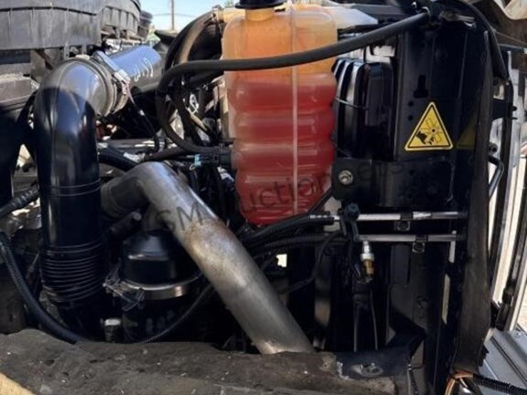 2013-international-7400-image-22