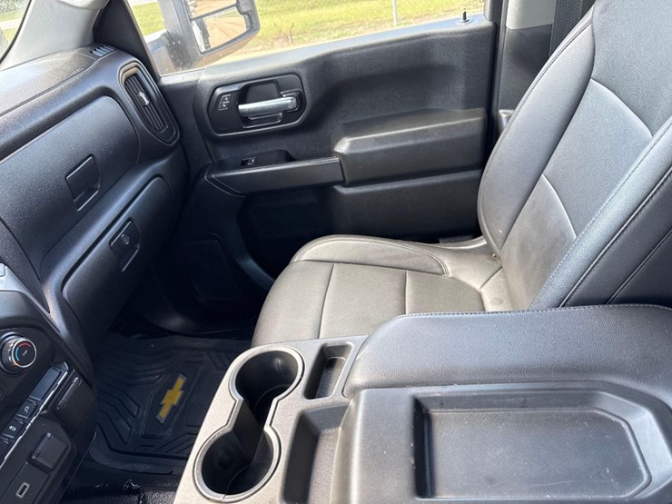 2020-chevrolet-silverado-3500-image-17