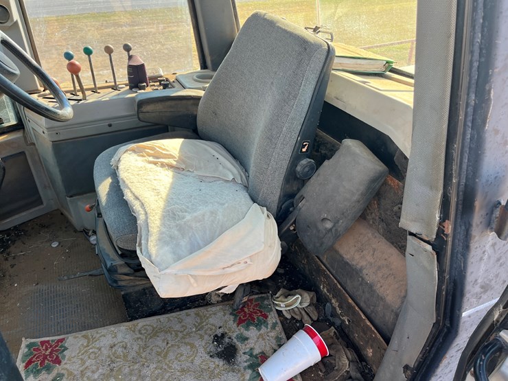 1989-ford-846-image-23