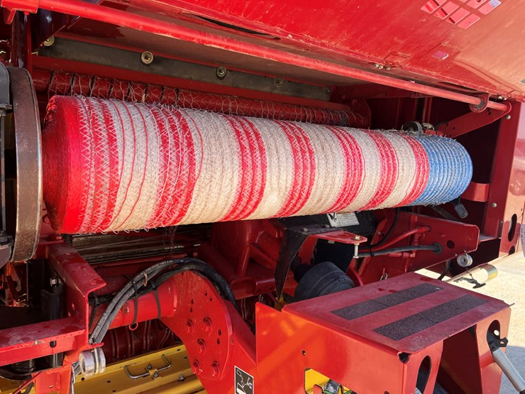 2013-new-holland-br7070-image-9