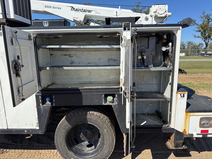 2017-ford-f550-xl-image-21